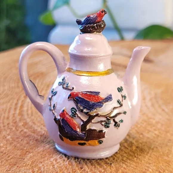 ❤️ Nesting Birds Cast Miniature Teapot - Picture 5 of 6